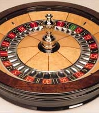 Single zero roulette wheel.